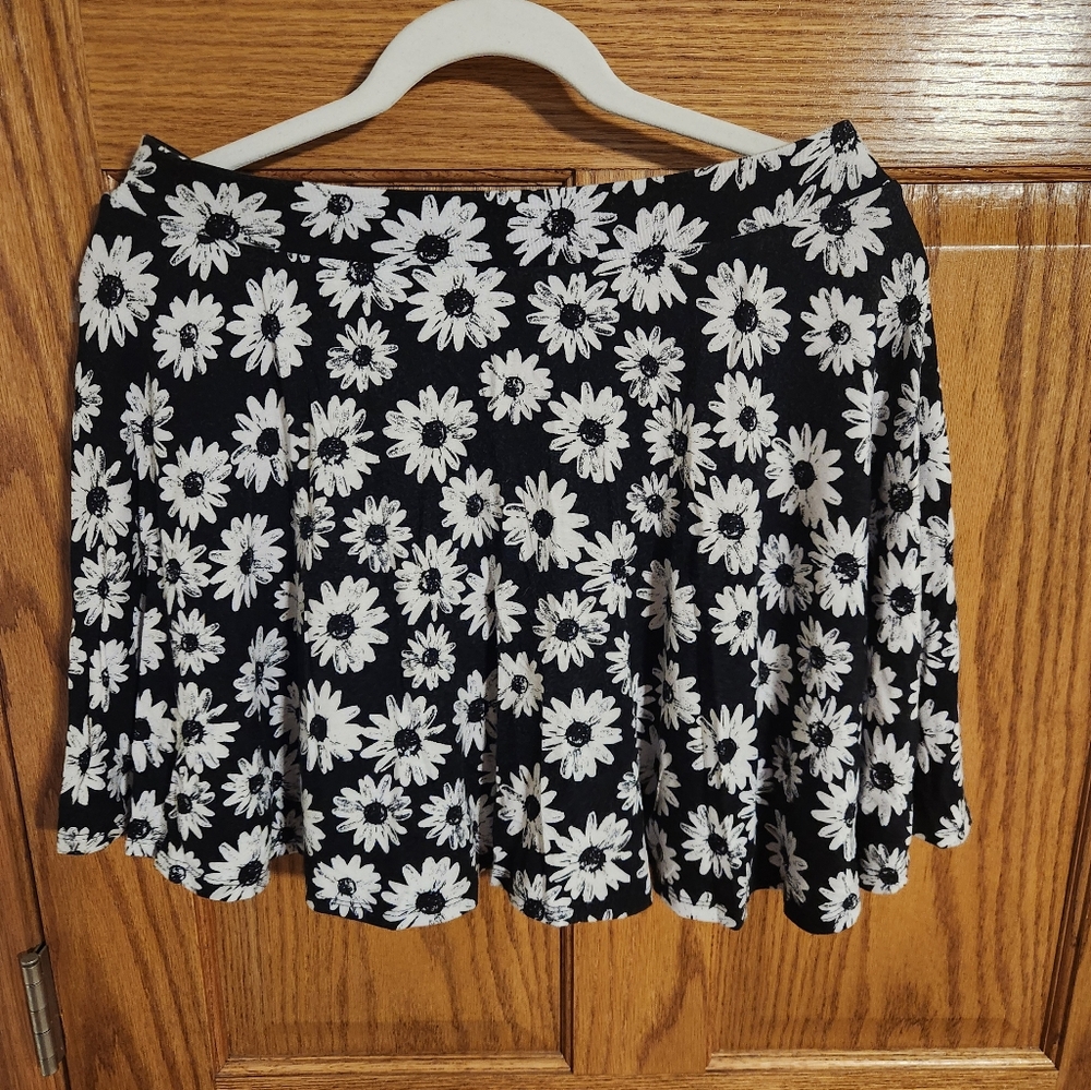 SO Black and White Floral Mini Skirt